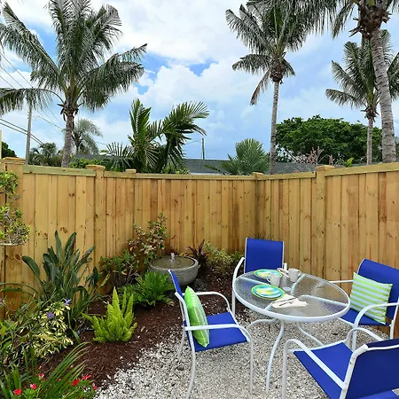 Siesta Key Palms Resort Point O'Rocks Exterior photo