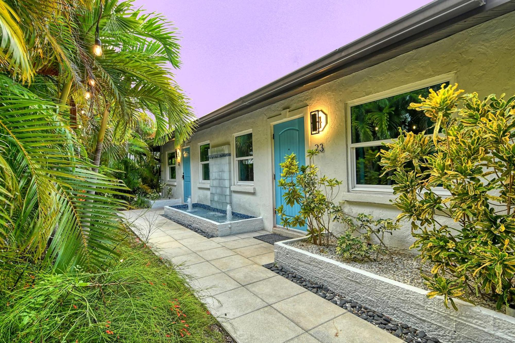 Siesta Key Palms Hotel